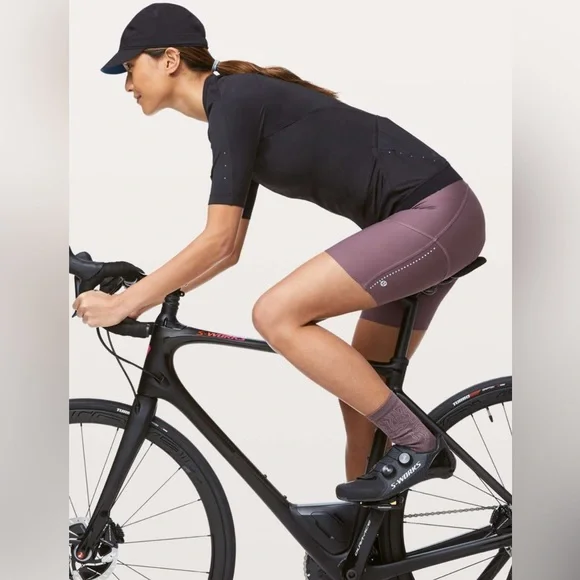NWT! lululemon City to Summit Light Cycling Short - Picture 1 of 10
